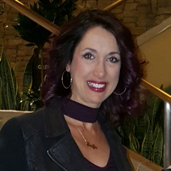 Profile Picture of Jenifer Gibson (@jensawitch) on Poshmark