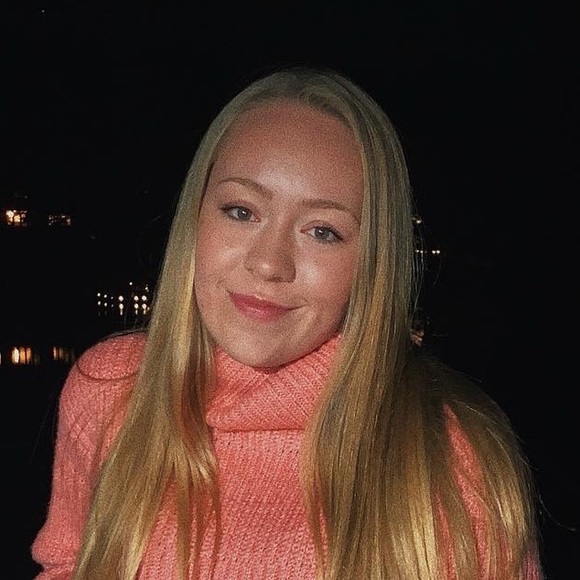 Profile Picture of Claire Pearce (@claire_pearce) on Poshmark