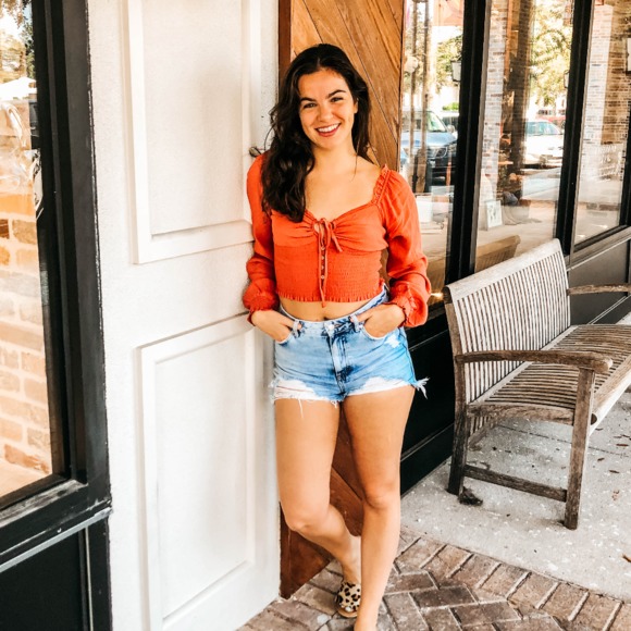 Profile Picture of Taylor Gnazzo (@taygnaz) on Poshmark
