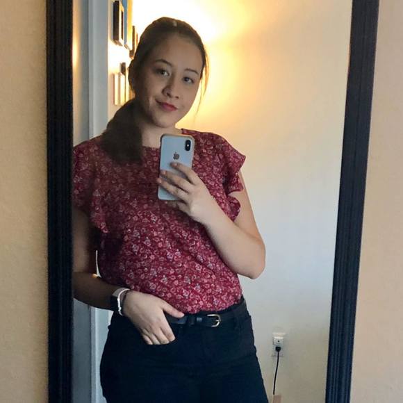 Profile Picture of Daniela Cortes carvajalino (@ldcortesca) on Poshmark