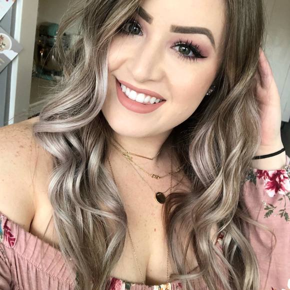 Profile Picture of Blakeley Bryan (@blakeleybryan) on Poshmark