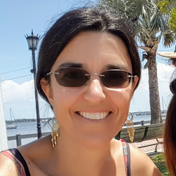 Profile Picture of Paula Skittone (@paulaskittone) on Poshmark