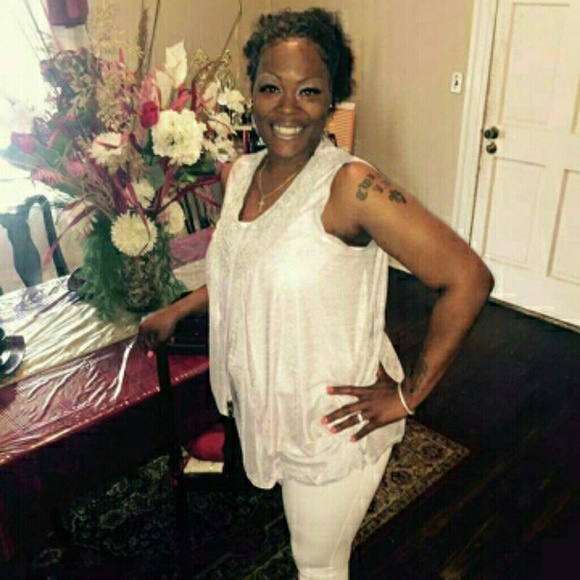 Profile Picture of Latonya Daniels (@tonya898) on Poshmark