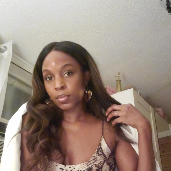 Profile Picture of Candace Bailey (@cbailey2264) on Poshmark