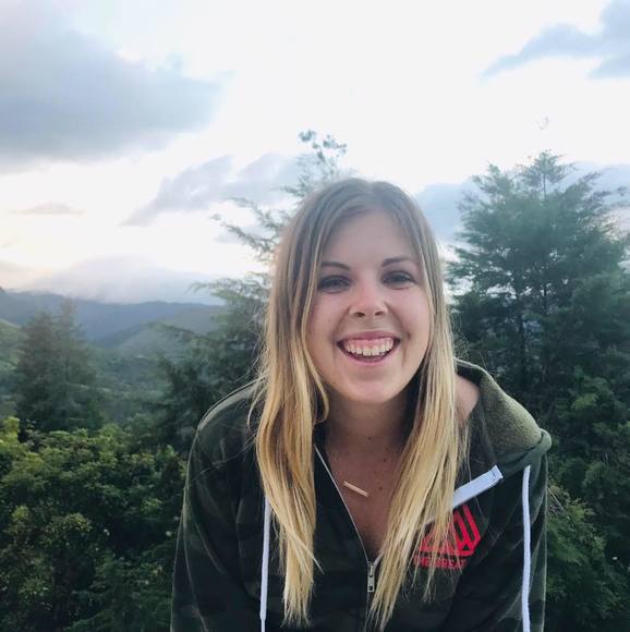 Profile Picture of Jessi Gudgell (@jessilynn1215) on Poshmark