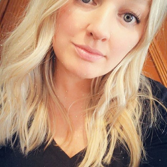 Profile Picture of Megan Hill-robinholt (@megz525) on Poshmark