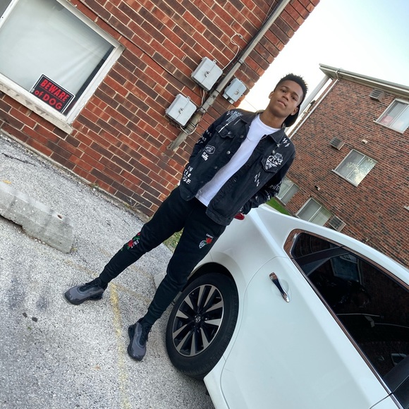Profile Picture of Cedric Martin (@ceydoee) on Poshmark