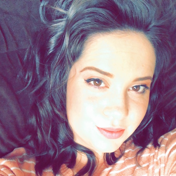 Profile Picture of Samantha Engro (@samengro) on Poshmark