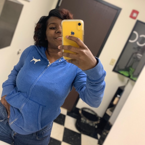 Profile Picture of Shamere Powe (@shamerepm) on Poshmark