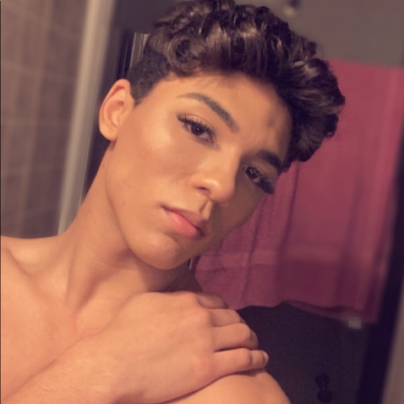 Profile Picture of Nathan Schaefer (@nathan13lee) on Poshmark