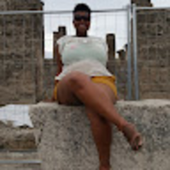 Profile Picture of Ellen Daniel (@ellen_daniel) on Poshmark