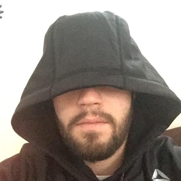 Profile Picture of Matthew Guglielmoni (@twlight_dawns) on Poshmark