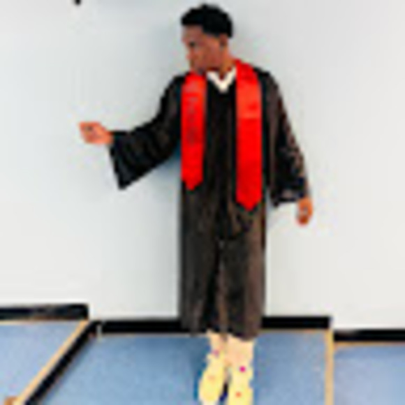 Profile Picture of Akelo Fraser (@akelofraser) on Poshmark