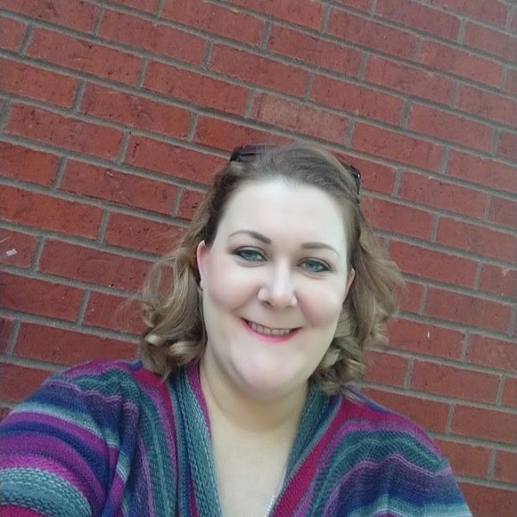 Profile Picture of Jennifer Burkett (@jburkett25) on Poshmark