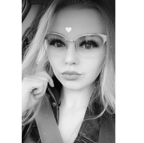 Profile Picture of Haley Kenny (@skittle_bugs) on Poshmark