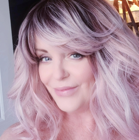 Profile Picture of Lisa Bloomer - maxwell (@scottishlass17) on Poshmark