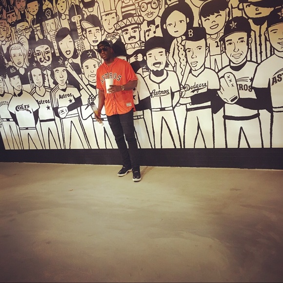 Profile Picture of Nick Oubre (@nickoub) on Poshmark