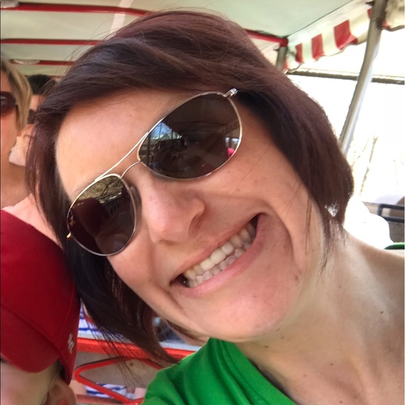 Profile Picture of Gretchen Koehne (@gkoehne) on Poshmark