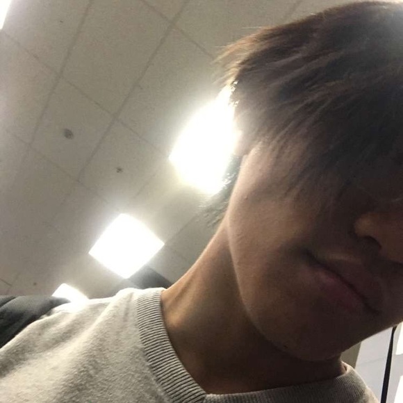 Profile Picture of Terry Wong (@pxificsuns) on Poshmark