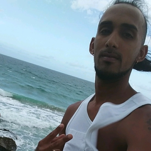 Profile Picture of Christopher Lebron (@chrisl0421) on Poshmark