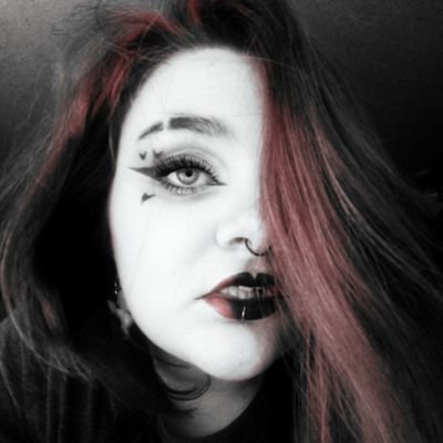 Profile Picture of Vivian Lillith Renè Wharton (@vivi_lil_kiwi) on Twitter
