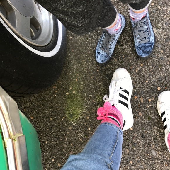 Profile Picture of Adrianah B (@adrianah123) on Poshmark