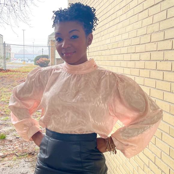 Profile Picture of Veda Manning (@manningfam4) on Poshmark