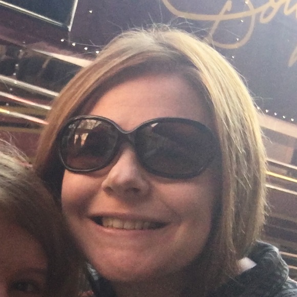 Profile Picture of Stacey Roach (@sroach246) on Poshmark