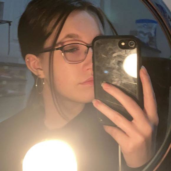 Profile Picture of Emilie Colombe (@emiliecolombe) on Poshmark