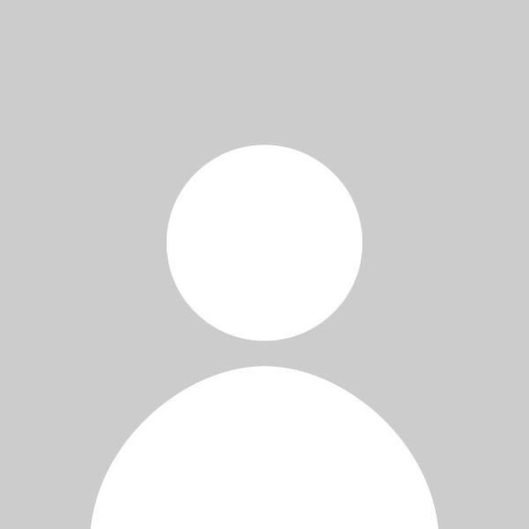 Profile Picture of L Ruiz (@liruiz) on Poshmark