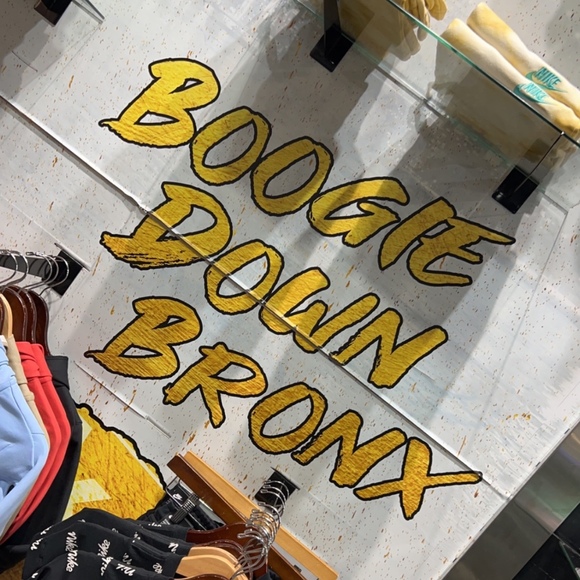 Profile Picture of Michael Lopez (@mikelolo1211) on Poshmark