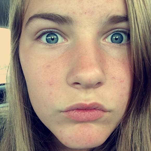 Profile Picture of Lucy Geen (@lucybgeen) on Poshmark