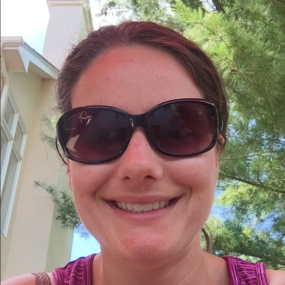 Profile Picture of Lynn Boeckmann (@lynnboeckmann) on Poshmark