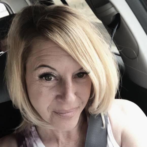 Profile Picture of Gina Cummins (@ginacummins) on Poshmark