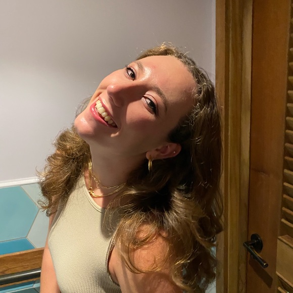 Profile Picture of Alice Saparov (@amsaparov) on Poshmark