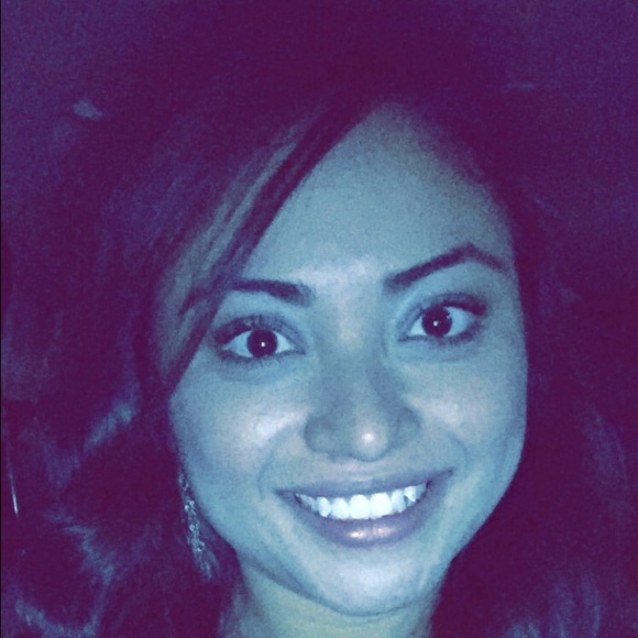 Profile Picture of Lorena Toro (@latg1991) on Poshmark