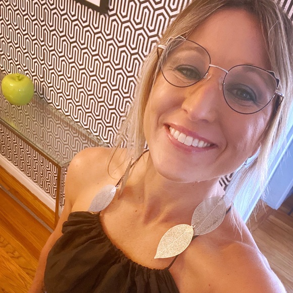 Profile Picture of Brandy Cooper (@mainelybrandy) on Poshmark