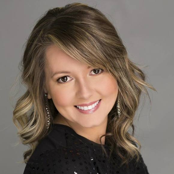 Csilla Muscan - Poshmark Profile Picture of Csilla Muscan (@csillam) on Poshmark