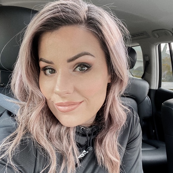 Profile Picture of Amanda Bugosh (@amanda_bugosh) on Poshmark