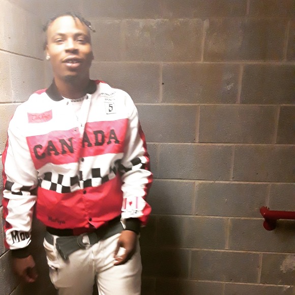 Profile Picture of Foxii Foxii (@stayfly_ballin) on Poshmark