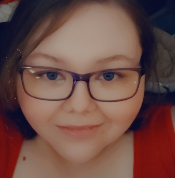 Profile Picture of Taylor Ash (@tayash) on Poshmark