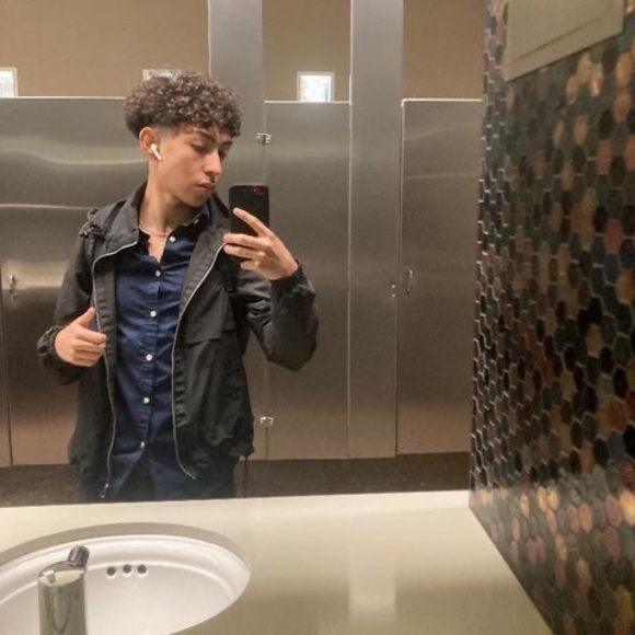 Profile Picture of Oswaldo Zamora (@eloz701) on Poshmark
