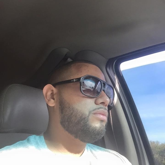 Profile Picture of Luis Toruno (@eldurako2017) on Poshmark