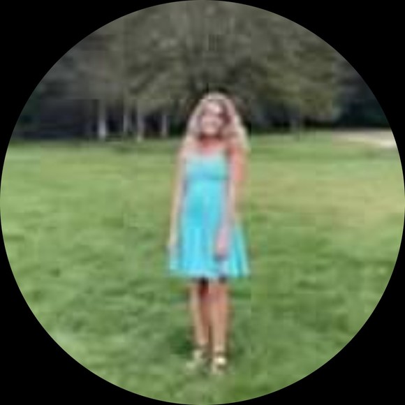 Profile Picture of Ariel Grossman (@ariel_s_g) on Poshmark
