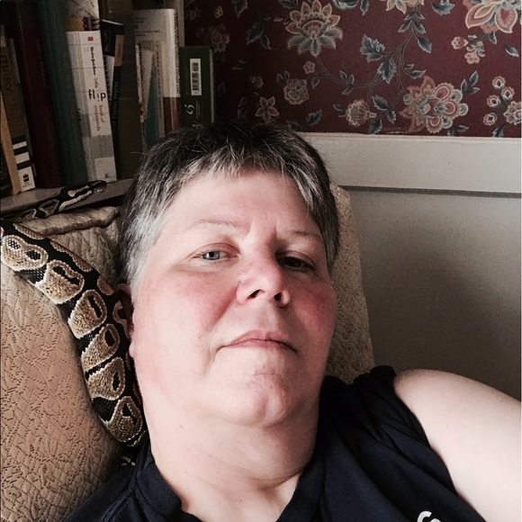 Profile Picture of Anne Larson (@alarson1721) on Poshmark