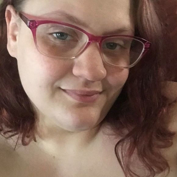 Bethany Delligatti - Poshmark Profile Picture of Bethany Delligatti (@bdelligatti) on Poshmark