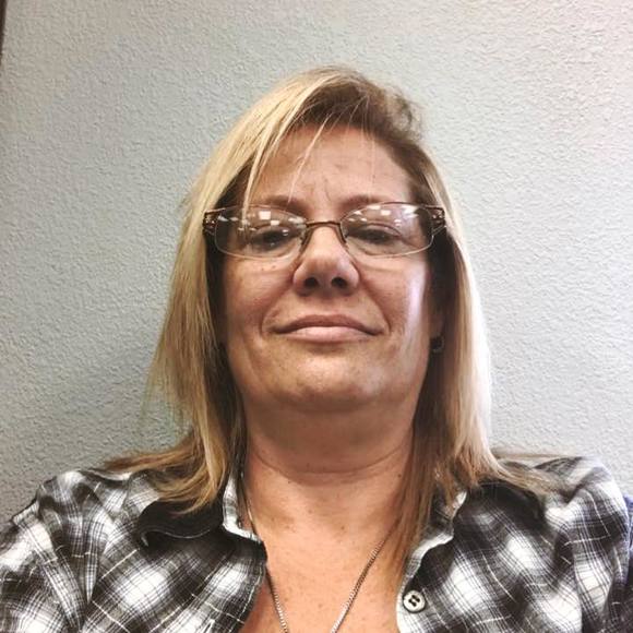 Profile Picture of Wendy Hoggatt (@yogamom102) on Poshmark