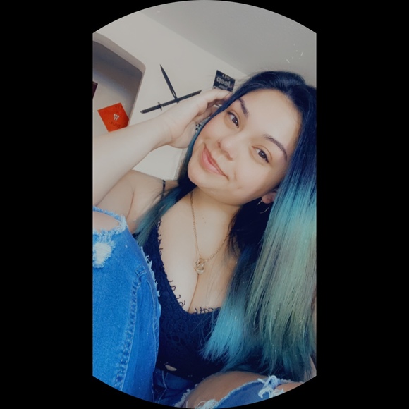 Profile Picture of Elisa Jimenez (@jimenez1997) on Poshmark