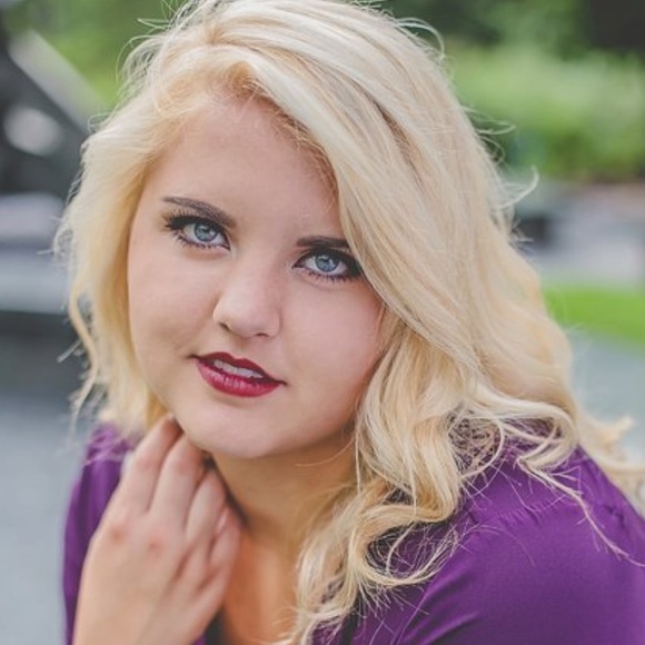 Profile Picture of Bailey Forneris (@baileysclosettt) on Poshmark