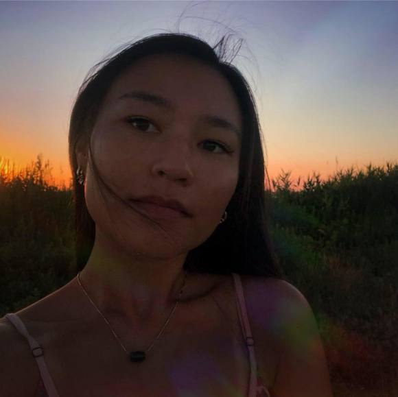 Profile Picture of Danielle Hing (@daniellehing) on Poshmark